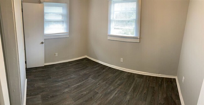 Building Photo - 313 White Horse Rd