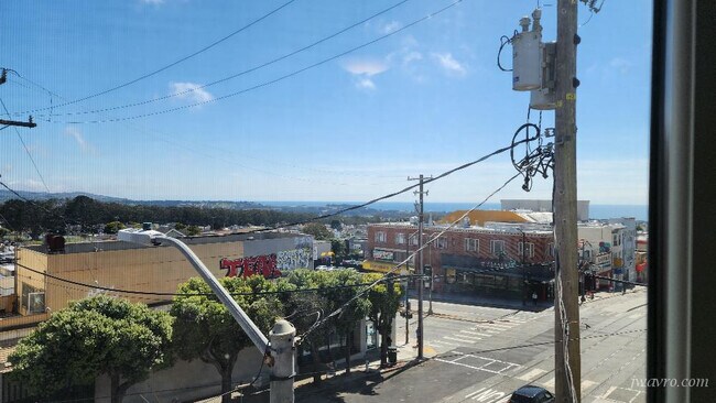 Building Photo - 816 Taraval St