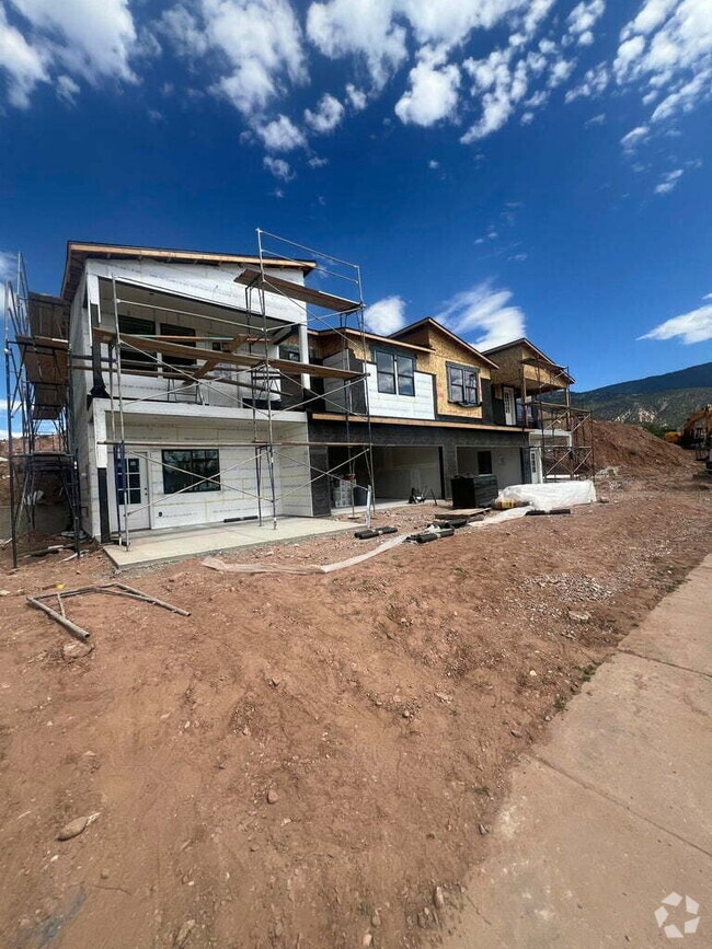 Building Photo - 611 S 75 E