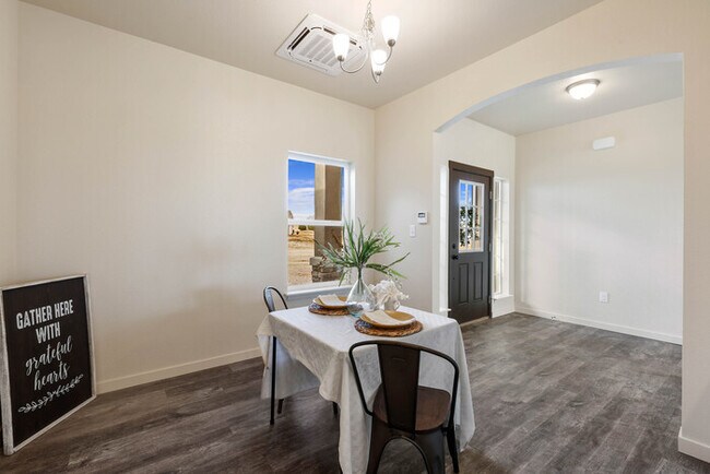 Foto del edificio - 1586 Bowen Dr