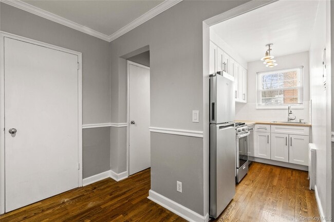 Building Photo - 100 Theodore Fremd Ave