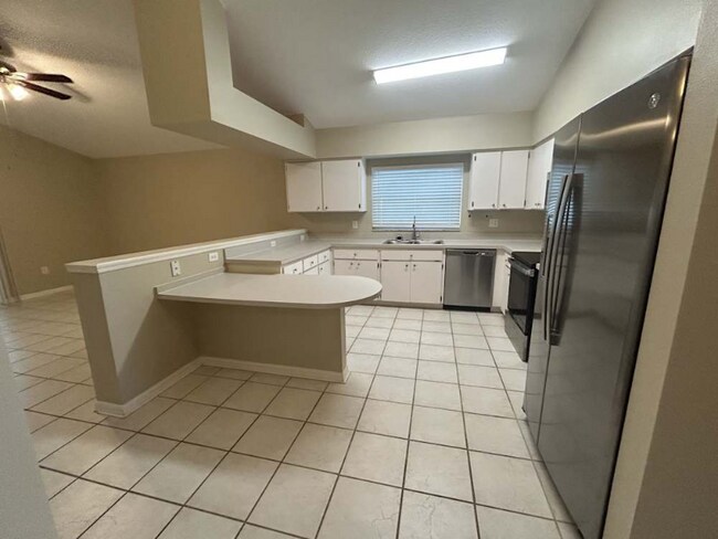 Building Photo - 1600 Bondurant Way