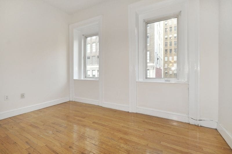 Primary Photo - 8 E 28th St