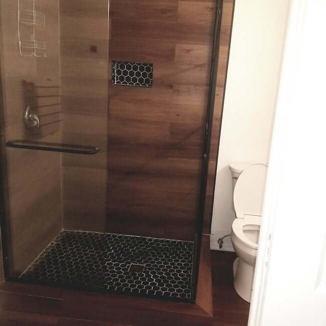 Shower - 1362 NW 195th Ave