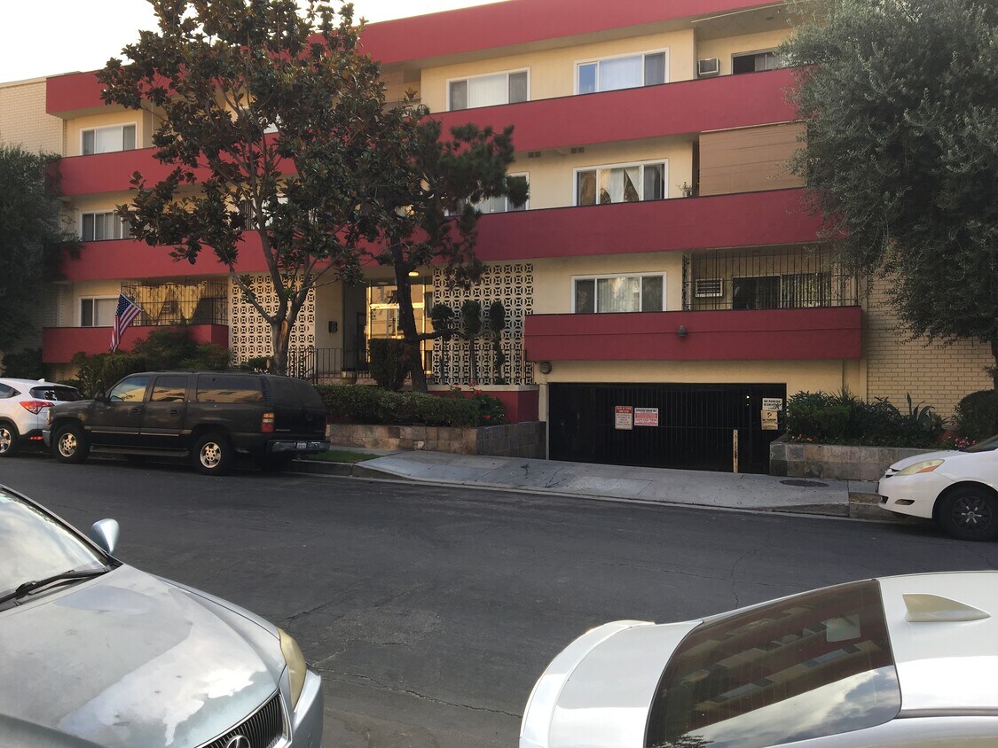 Primary Photo - 740 S St Andrews Pl