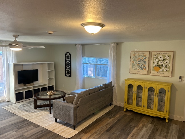 Building Photo - 841 W Santa Ana Ave