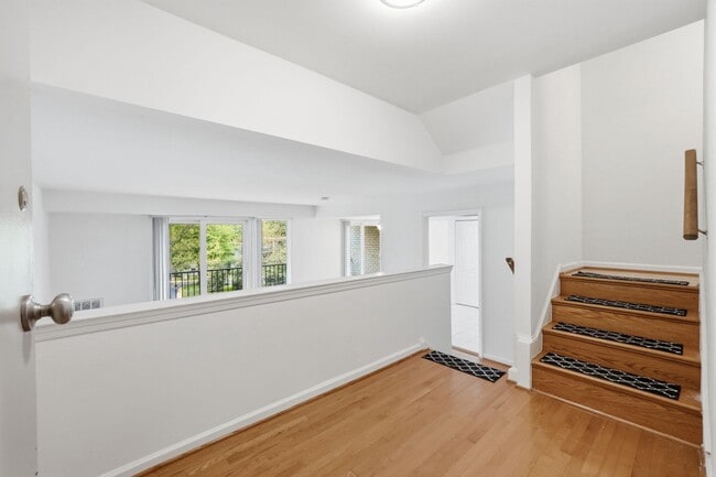 Foto del edificio - 5578 Burnside Dr