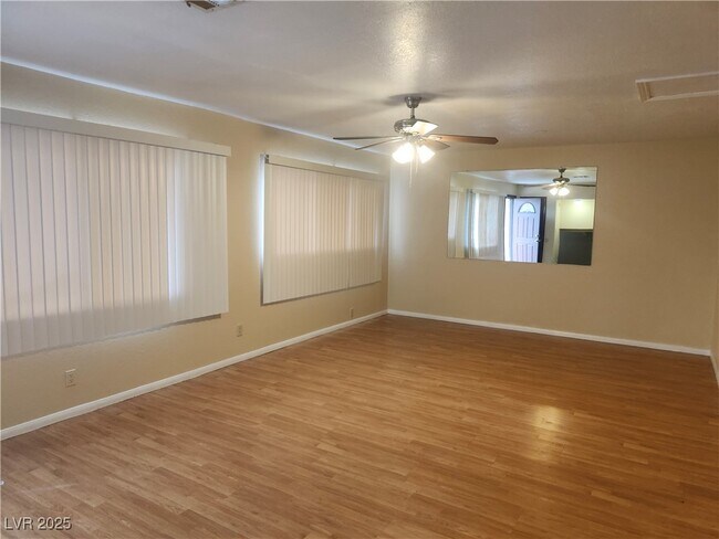 Foto del edificio - 103 S Mallard St