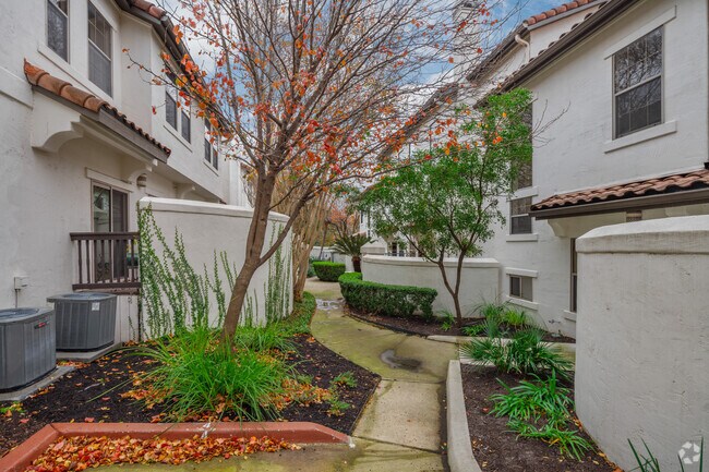 Building Photo - 208-214 Grandview Pl