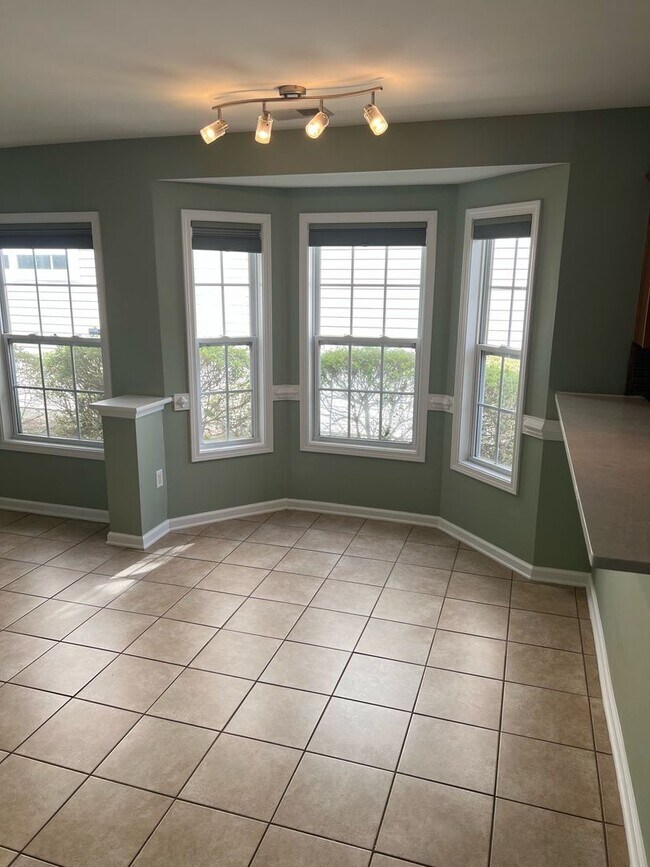 Building Photo - Pinecrest Two Bedroom Home