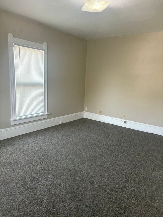 Building Photo - 612 Chestnut St