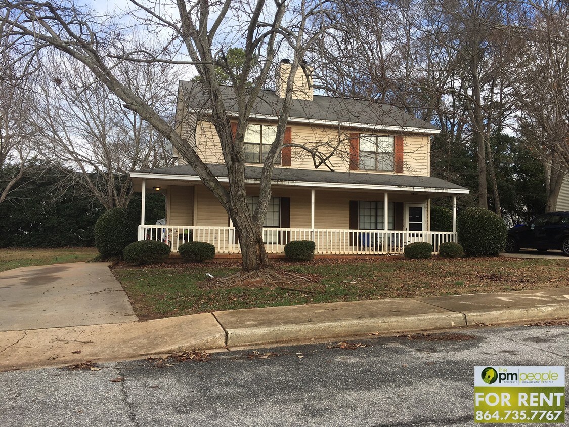 Primary Photo - 19 Pointer Ln