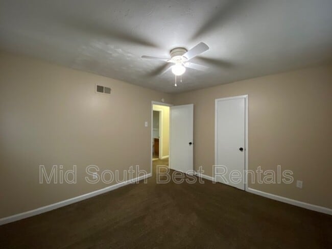 Building Photo - 2218 Pamela Dr