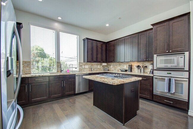 Foto del edificio - 5732 Darling St
