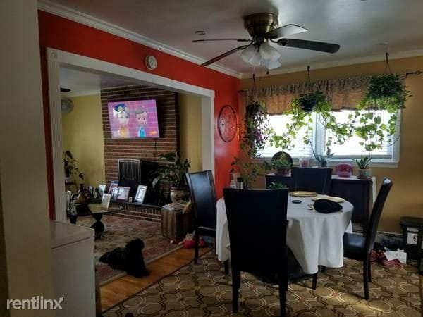 Building Photo - 3 br, 1 bath  - 4202 Kissena Blvd 2nd floor