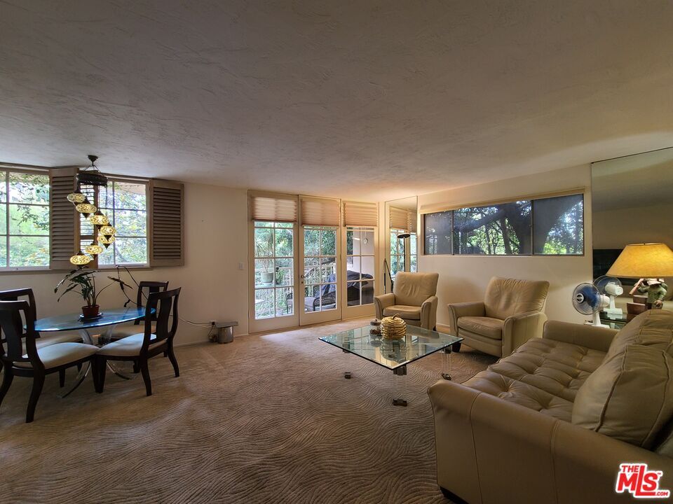 Primary Photo - 933 Hilgard Ave