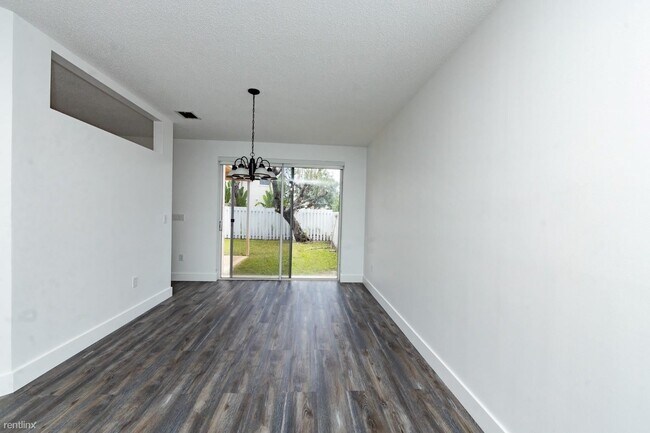 Foto del edificio - 4 br, 2.5 bath House - Silver Lakes