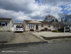 Building Photo - 741 Tunney Point Dr