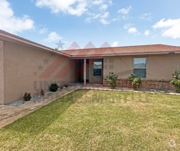 Building Photo - 805 Merion Dr