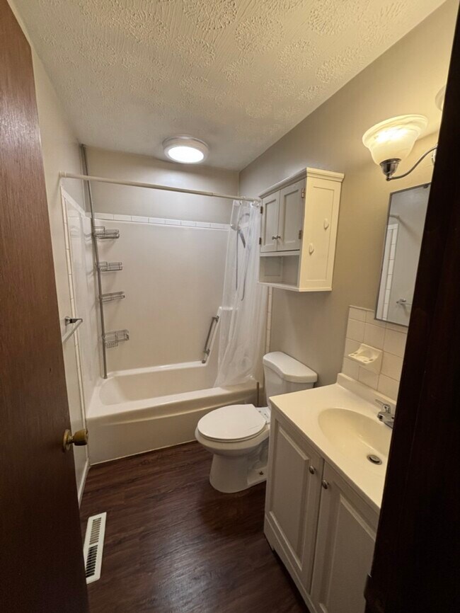 Bath - 13096 Beaver Creek Rd