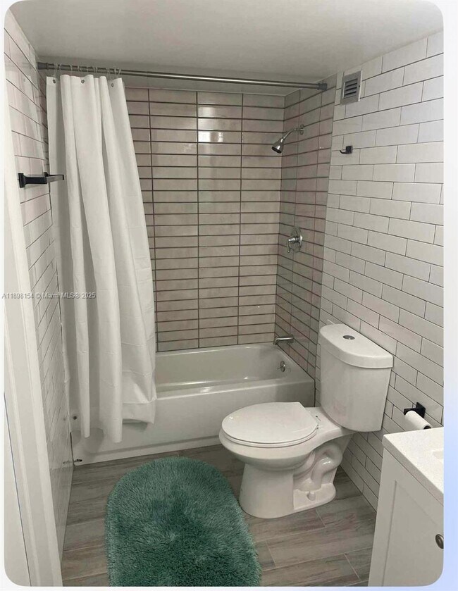 Foto del edificio - 1351 NE Miami Gardens Dr