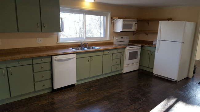 Kitchen - 172 Chicora Rd