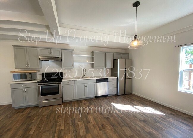 Foto del edificio - 11240 CA-49