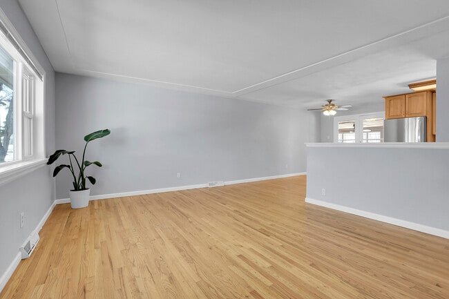 Building Photo - 967 S Jasmine St.