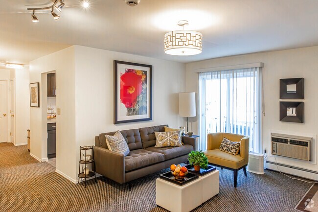 1 habitación, 1 baño - 800 pies cuadrados - : Área de estar - Madison Gardens
