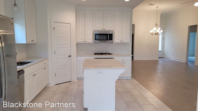 Building Photo - 4 br, 3 bath House - 537 Longspur Lane