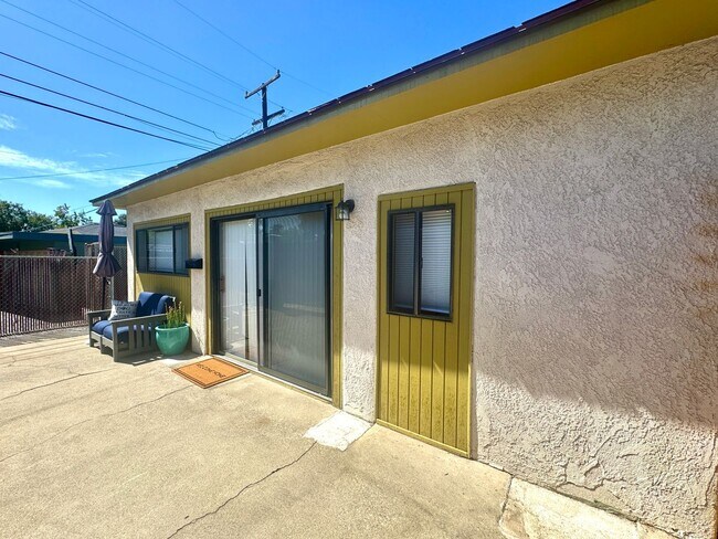 Foto del edificio - COMING SOON...  Charming Back House in the Heart of Claremont Village! (DO NOT DISTURB OCCUPANT)