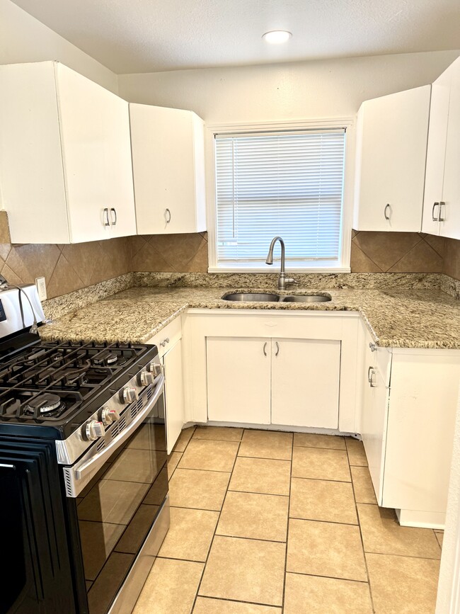 Kitchen - 231 Storeywood Dr