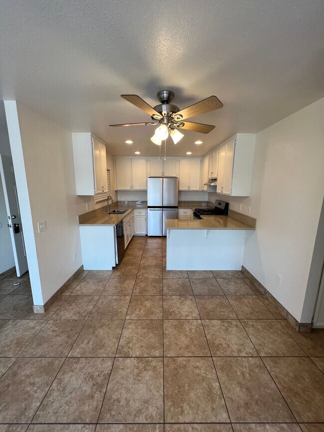 Building Photo - Move in Special!! $1000 off 1st Month's Rent!!