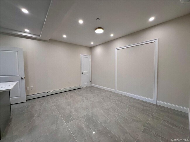 Foto del edificio - 64-67 185th St