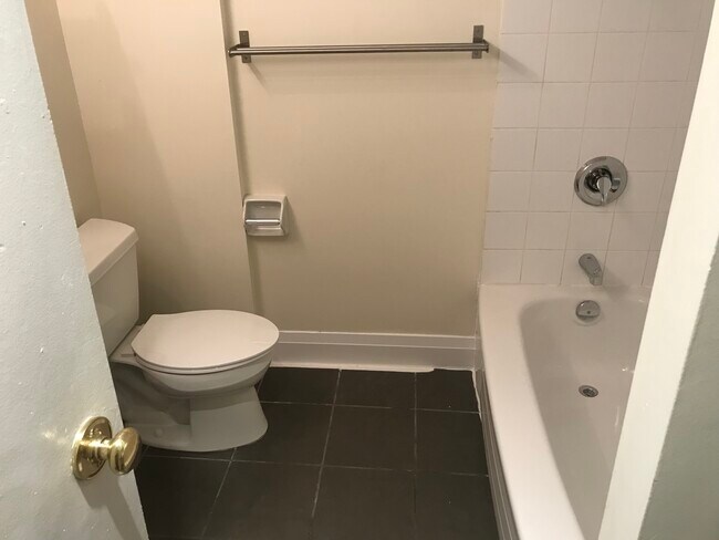 Photo du bâtiment - 233 Sorauren Av