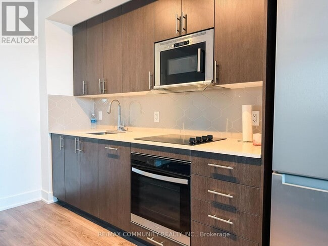 Photo du bâtiment - 2545 Simcoe St N