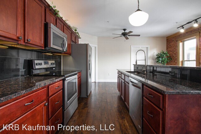 Foto del edificio - 2 br, 1 bath House - 207 West Pike Street ...