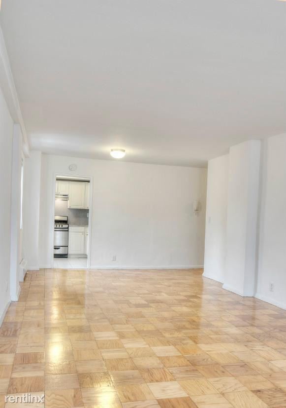 Building Photo - 435 W 57th St
