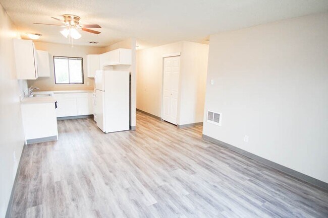 Foto del edificio - 1 Bdr w/Large Closets, DW, & Private Balcony! $500 Bonus!