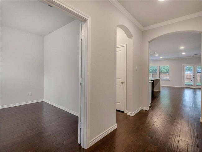 Foto del edificio - "TCU" Property Available for Pre-leasing!