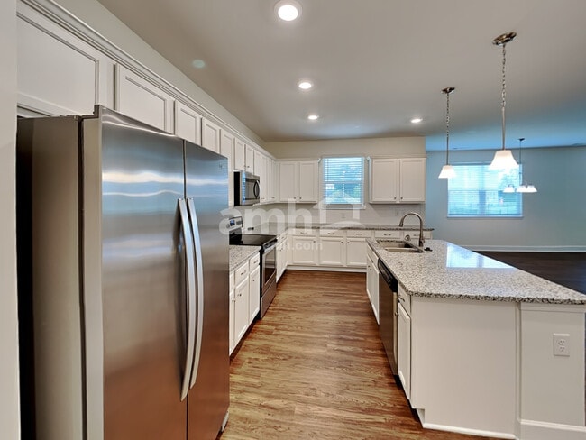 Building Photo - 607 Drema Ct