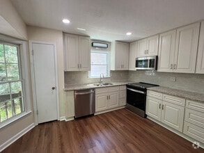 Building Photo - Room in House on Hillboro Cir SW