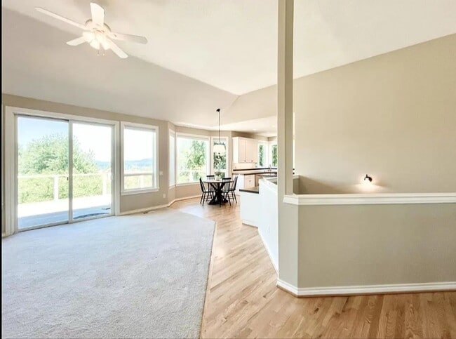 Building Photo - Luxury Four Bedroom Home in West Linn w/ Stunning Views!