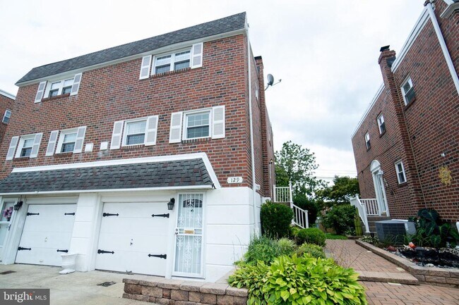 Foto del edificio - 129 Ridgefield Rd