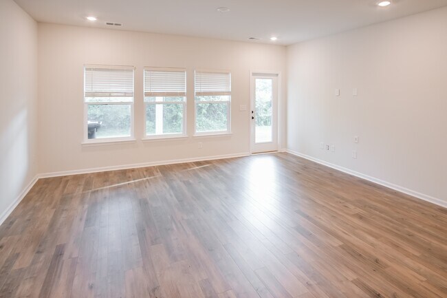 Building Photo - 468 Craigflower Ct
