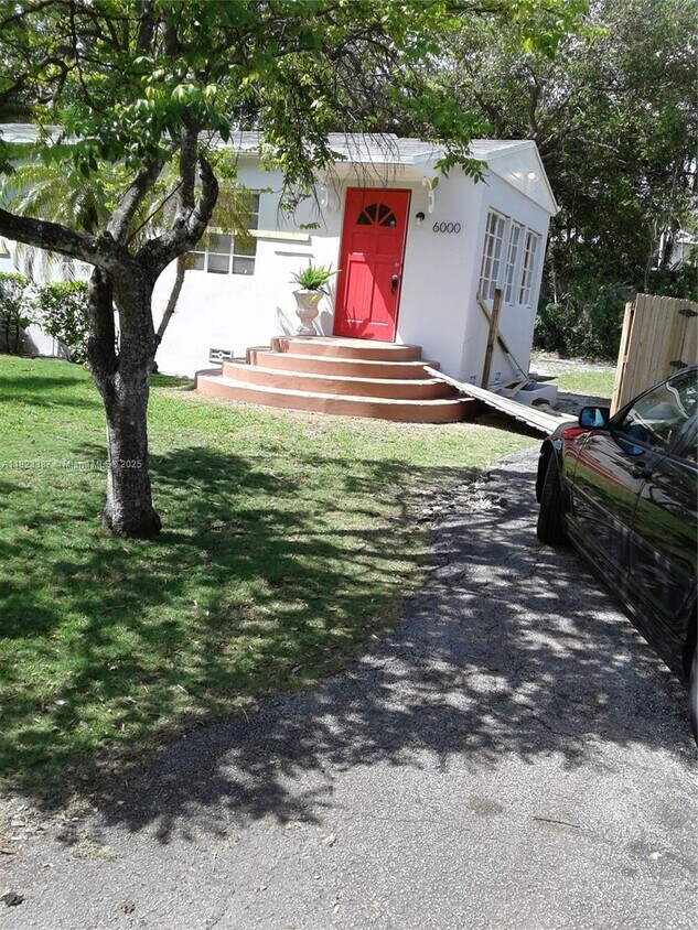 Primary Photo - 6000 SW 76th St
