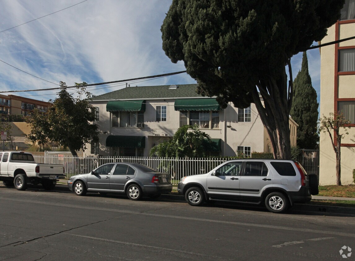 Building Photo - 1733-1737 N Serrano Ave
