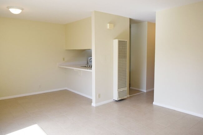 Foto del edificio - Upstairs 2BR/1BA North Park Apt with Assig...