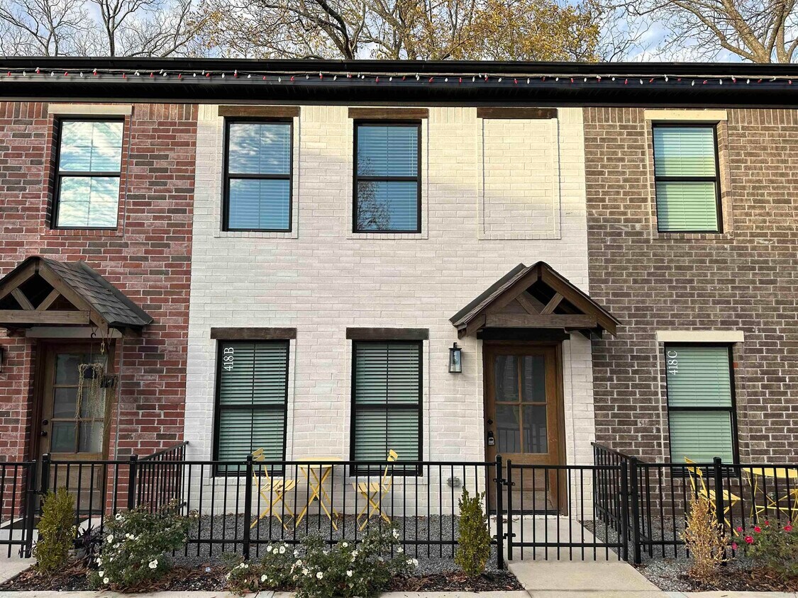 Primary Photo - 418 E 21st St
