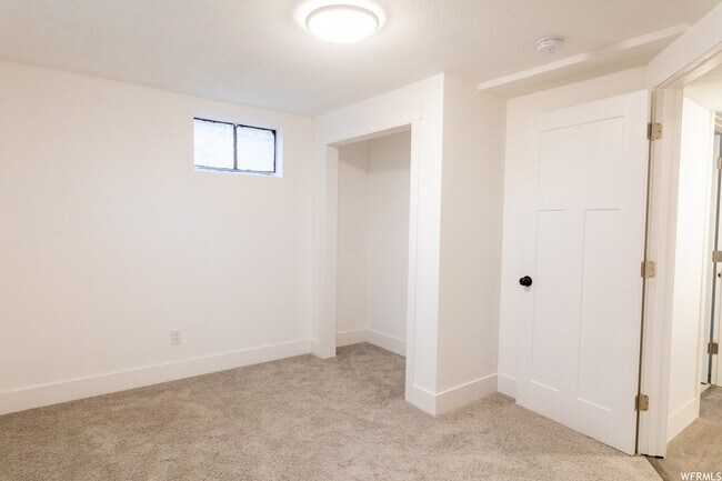 Building Photo - 880 E 200 N